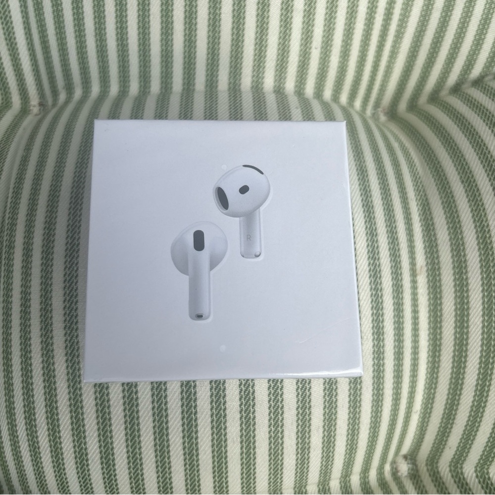 Apple AirPods 4th generation noise cancellation
